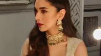 Aditi Rao Haydri all dressed up in Narayan’s exquisite Jadau neckpiece for a friend’s wedding in Delhi.