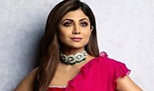 Shilpa Shetty in Narayan Jewellers jewellery for her television show appearance.
