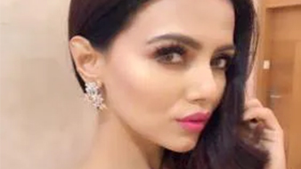 Sana Khan in Narayan Jewellers earrings at an event in Mumbai.