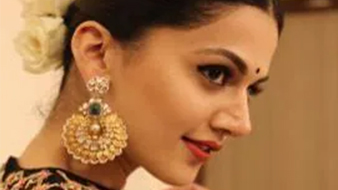 Tapsee Pannu in our jewellery at the Rose Gold Awards.
